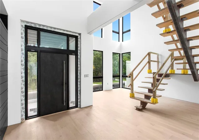 Photo 2 of Single family home for sale at 2309 N Riverside Dr, Tampa, FL 33602 | MLS# TB8533869 | Listing updated on 2026-08-07