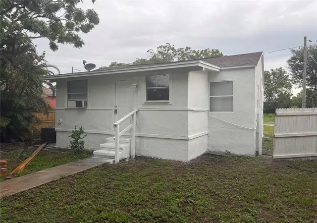 Photo 2 of Single family home for sale at 2615 E 28th Avenue, Tampa, FL 33605 | MLS# TB8533872 | Listing updated on 2026-09-15