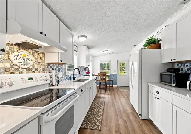 Photo 4 of Manufactured home for sale at 4905 Kyle Lee Ln, Plant City, FL 33567 | MLS# L4963897 | Listing updated on 2026-10-07