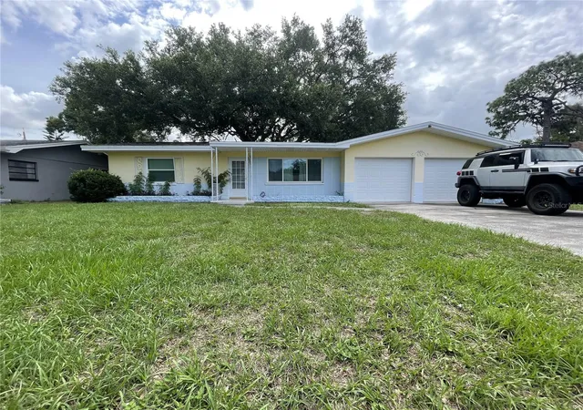 Photo 1 of Single family home for sale at 635 Deville Dr E, Largo, FL 33771 | MLS# TB8533890 | Listing updated on 2026-07-30
