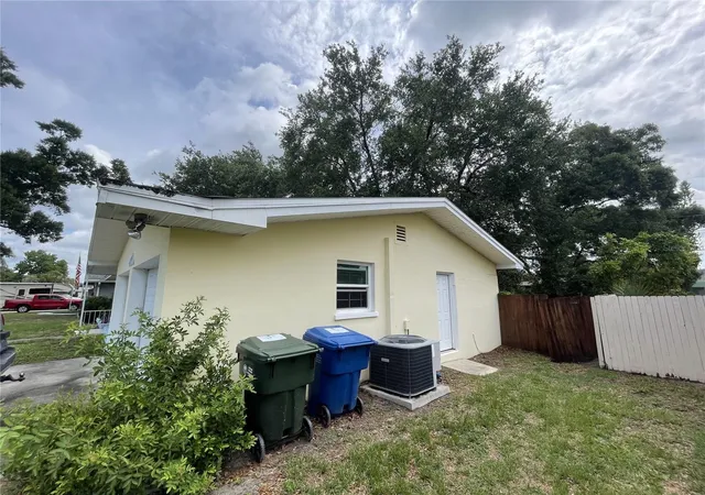 Photo 3 of Single family home for sale at 635 Deville Dr E, Largo, FL 33771 | MLS# TB8533890 | Listing updated on 2026-07-30