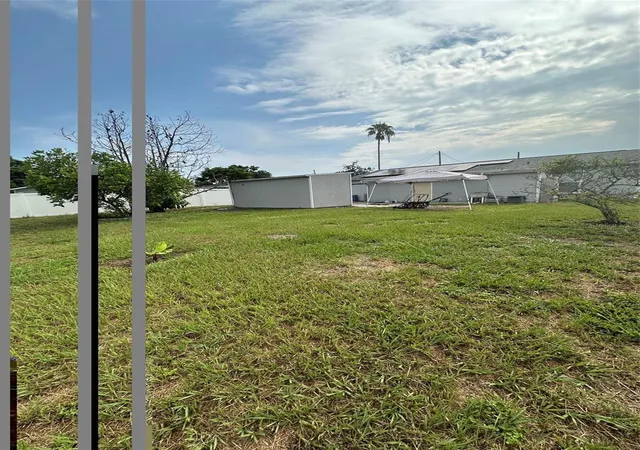 Photo 3 of Sale Pending at 1122 Overdale St, Orlando, FL 32825 | MLS# O6429172 | Listing updated on 2026-10-20
