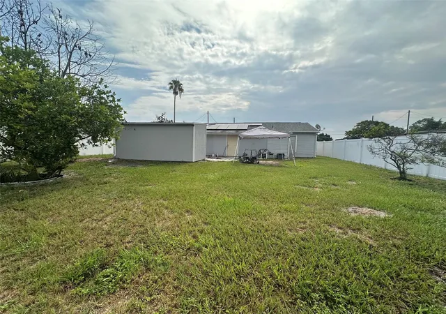 Photo 4 of Sale Pending at 1122 Overdale St, Orlando, FL 32825 | MLS# O6429172 | Listing updated on 2026-10-20