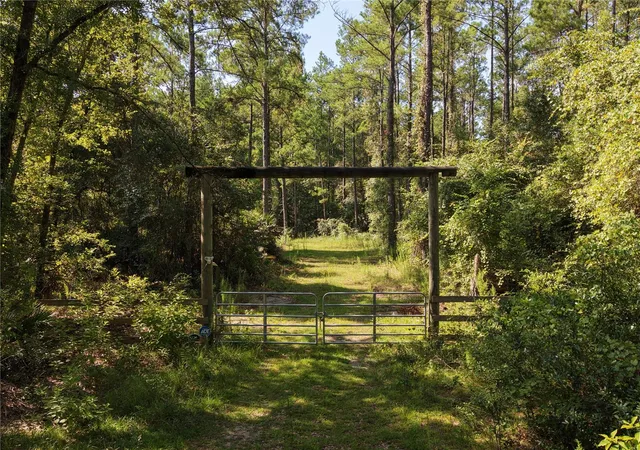 Photo 2 of Manufactured home for sale at 375 Buck Springs Rd, Palatka, FL 32177 | MLS# OM729436 | Listing updated on 2026-07-30