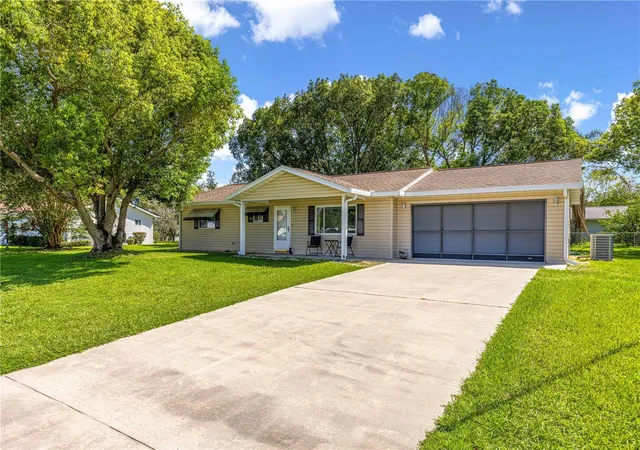 Photo 3 of Single family home for sale at 10765 Sw 62nd Terrace, Ocala, FL 34476 | MLS# OM729438 | Listing updated on 2026-09-04