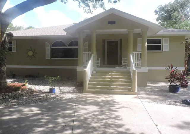 Photo 1 of Single family home for sale at 905 Colonial Rd, Venice, FL 34293 | MLS# A4701469 | Listing updated on 2026-10-29