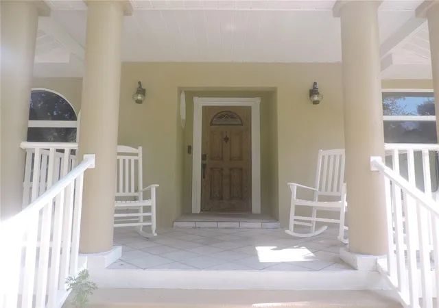 Photo 2 of Single family home for sale at 905 Colonial Rd, Venice, FL 34293 | MLS# A4701469 | Listing updated on 2026-10-29