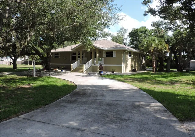 Photo 3 of Single family home for sale at 905 Colonial Rd, Venice, FL 34293 | MLS# A4701469 | Listing updated on 2026-10-29
