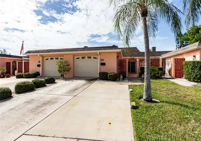 Photo 3 of House for sale at 186 Boca Ciega Point S Blvd, Saint Petersburg, FL 33708 | MLS# TB8533942 | Listing updated on 2026-10-20