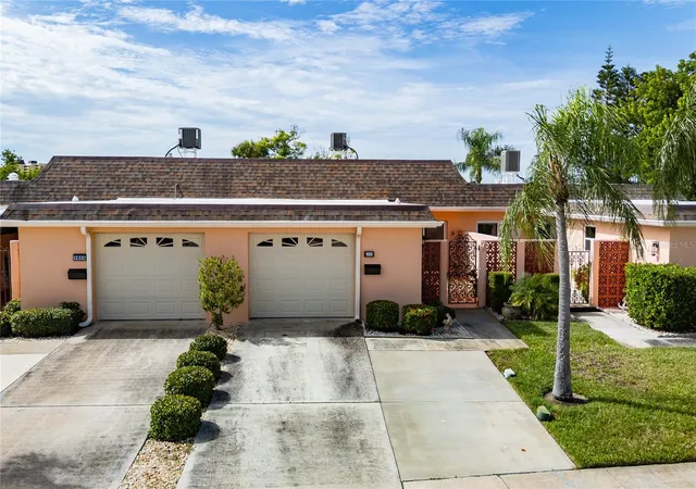Photo 4 of House for sale at 186 Boca Ciega Point S Blvd, Saint Petersburg, FL 33708 | MLS# TB8533942 | Listing updated on 2026-10-20