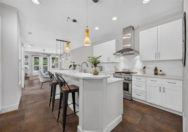 Photo 3 of Townhouse for sale at 1071 Aragon Ave, Winter Park, FL 32789 | MLS# O6429215 | Listing updated on 2026-08-07
