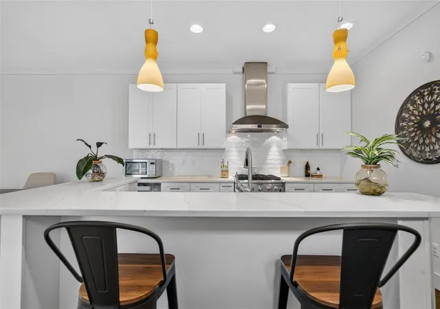 Photo 3 of Townhouse for sale at 1071 Aragon Ave, Winter Park, FL 32789 | MLS# O6429215 | Listing updated on 2026-08-07