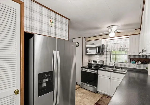 Photo 4 of Manufactured home for sale at 37249 Hammond Dr, Zephyrhills, FL 33541 | MLS# TB8533966 | Listing updated on 2026-08-16
