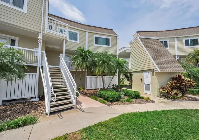 Photo 4 of Condo for sale at 433 S Paula Dr #32, Dunedin, FL 34698 | MLS# TB8533971 | Listing updated on 2026-09-20