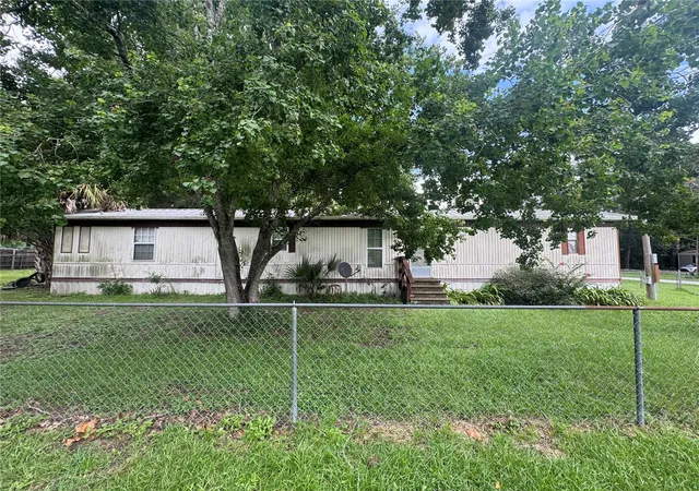 Photo 3 of Manufactured home for sale at 3285 SE 131st Place, Belleview, FL 34420 | MLS# OM729449 | Listing updated on 2026-08-05
