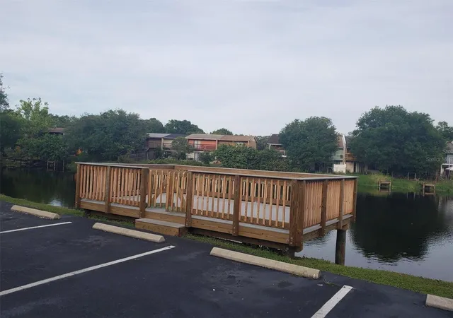Listing Photo 2 - Condo for sale in building located at 7100 Waterside Dr, TAMPA, FL 33617 - Unit #