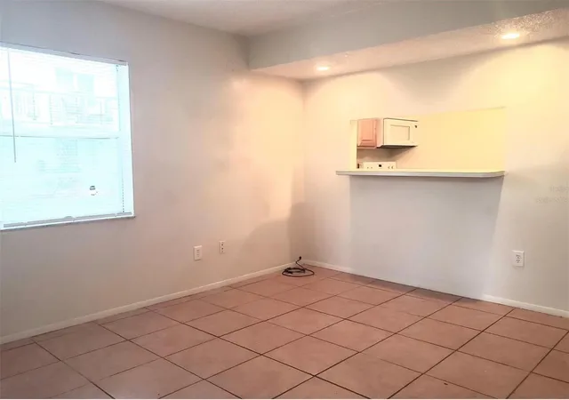 Listing Photo 5 - Condo for sale in building located at 7100 Waterside Dr, TAMPA, FL 33617