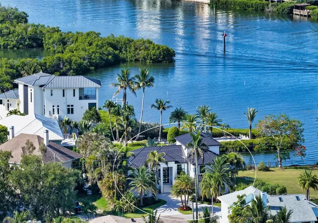 Photo 2 of Single family home for sale at 1516 Ridgewood Ln, Sarasota, FL 34231 | MLS# A4701487 | Listing updated on 2026-09-15