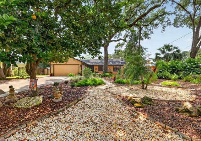 2nd image of 2115 Suzanne Dr, Mount Dora, FL 32757 | MLS# G5115722