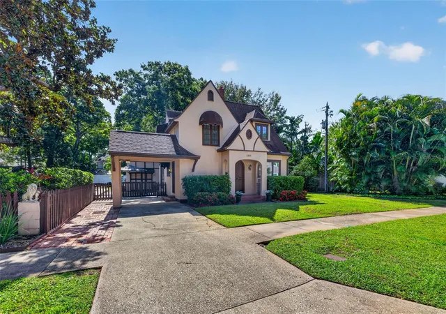 Photo 2 of Single family home for sale at 2321 14Th St N, St Petersburg, FL 33704 | MLS# TB8534005 | Listing updated on 2026-10-04
