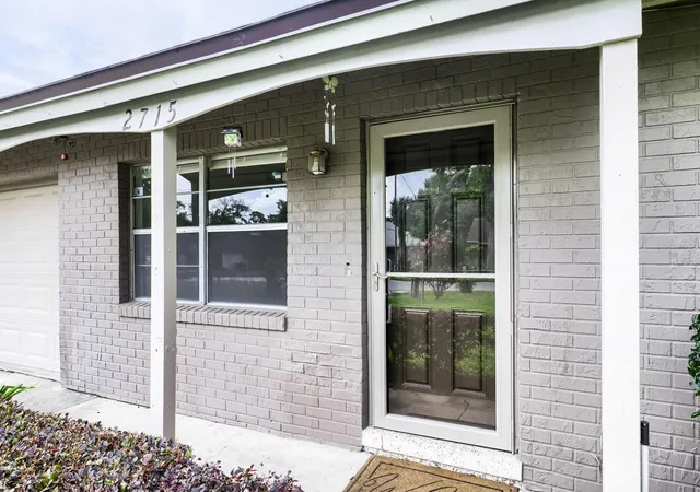 Photo 3 of Single family home for sale at 2715 Ramsey Dr, Apopka, FL 32703 | MLS# O6429252 | Listing updated on 2026-09-28