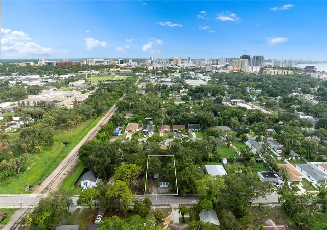 2nd image of 1468 19th St, Sarasota, FL 34234 | MLS# A4701495