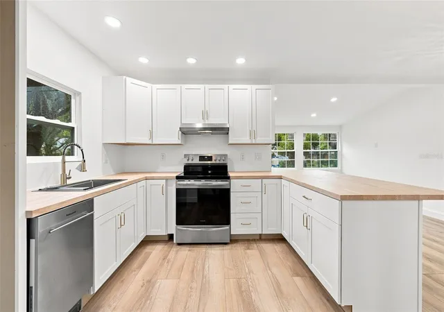 3rd image of 1468 19Th St, Sarasota, FL 34234 | MLS# A4701495