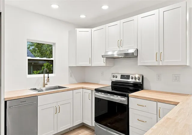 4th image of 1468 19Th St, Sarasota, FL 34234 | MLS# A4701495