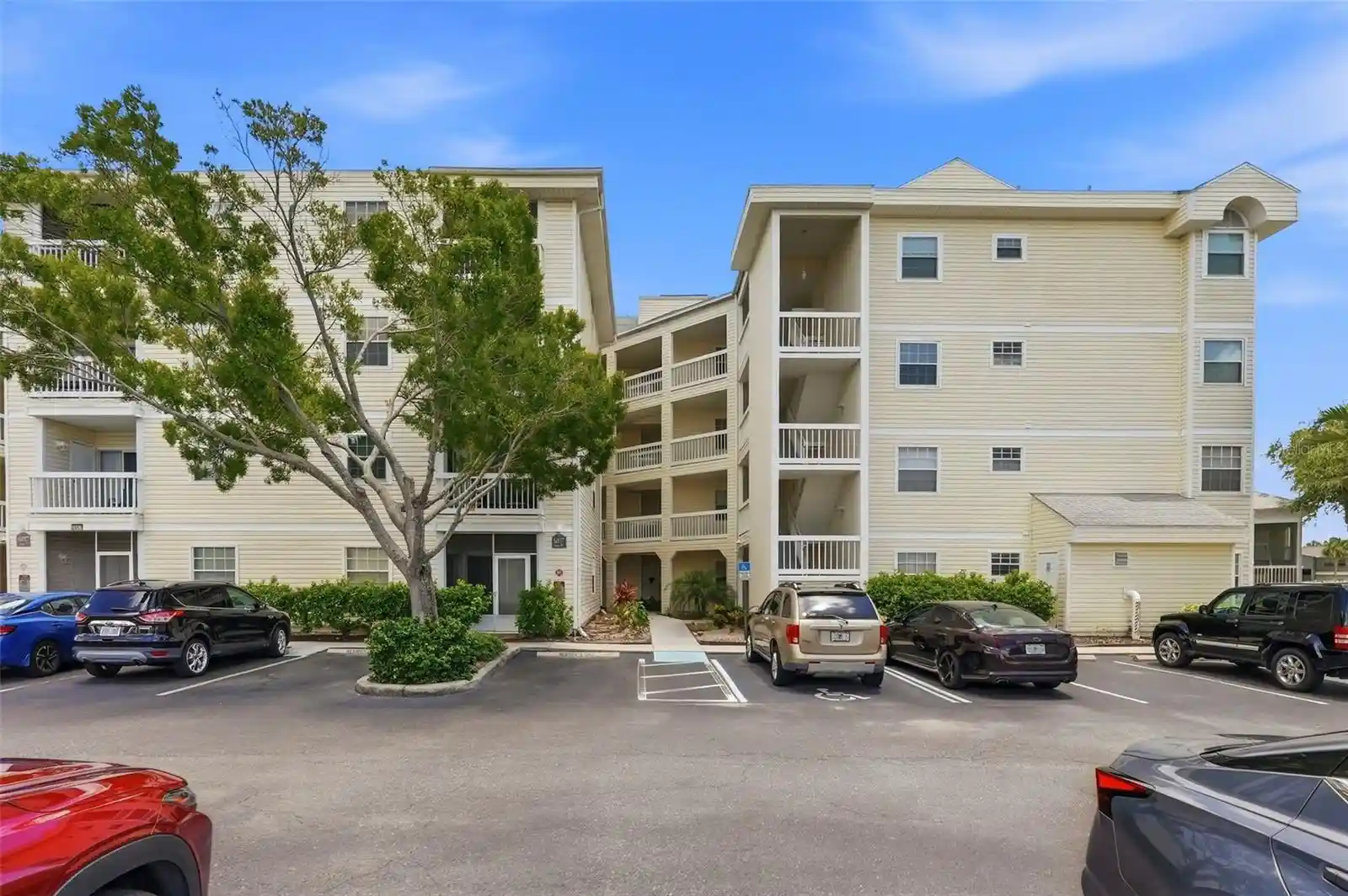 Listing Photo 1 - Condo for sale in 6817 Stones Throw Cir N located at 6817 Stones Throw Cir N, St Petersburg, FL 33710 - Unit #17208