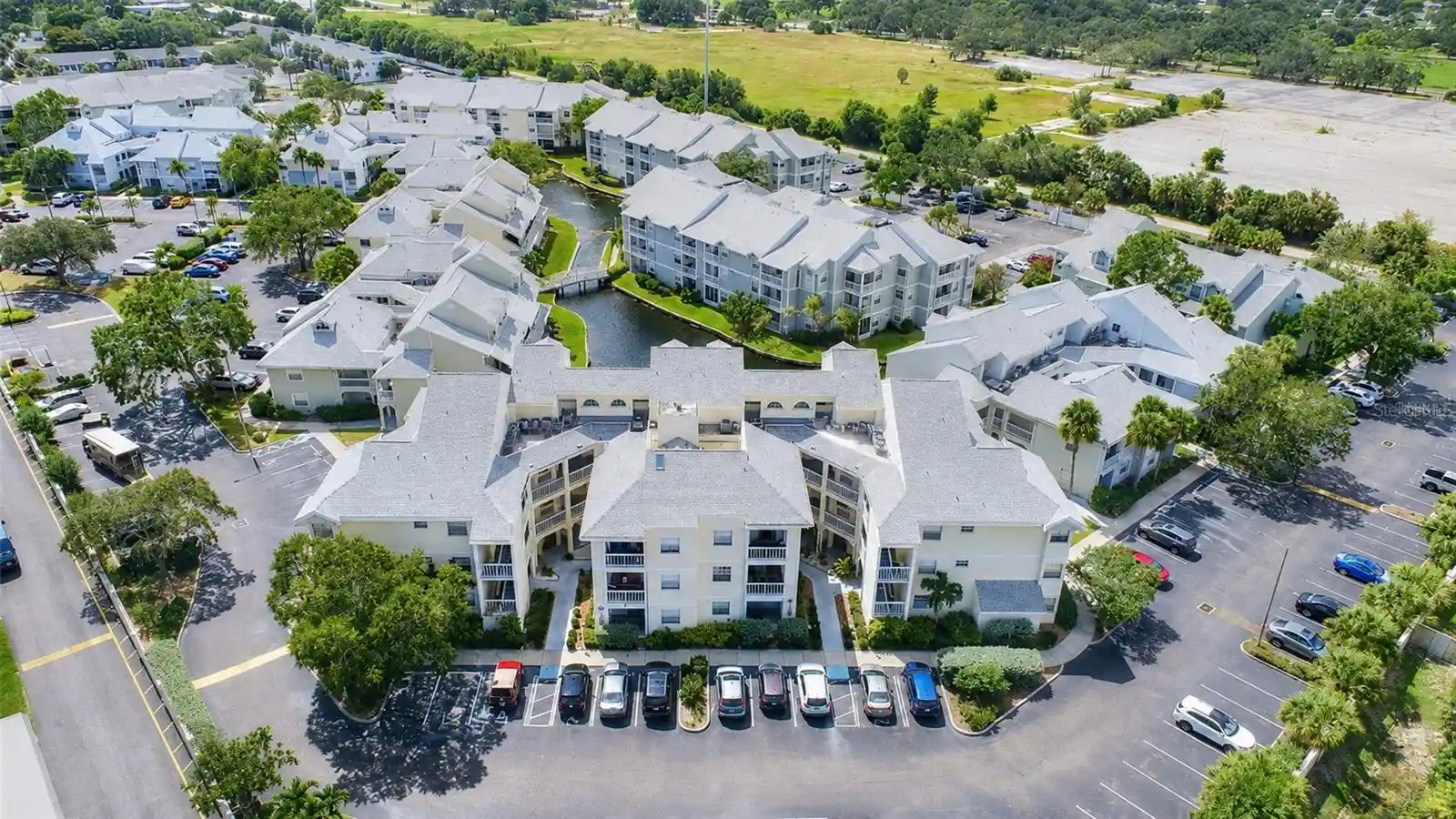 Listing Photo 2 - Condo for sale in 6817 Stones Throw Cir N located at 6817 Stones Throw Cir N, St Petersburg, FL 33710 - Unit #17208