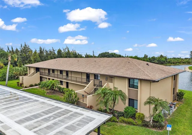 Photo 2 of Condo for sale at 4000 Oakview Dr #L4, Punta Gorda, FL 33980 | MLS# C7528990 | Listing updated on 2026-08-02