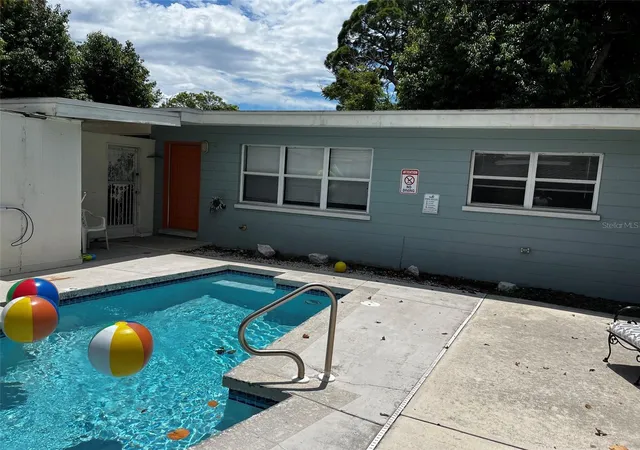 11th image of 3509 Norwood Ct, Sarasota, FL 34234 | MLS# A4701502