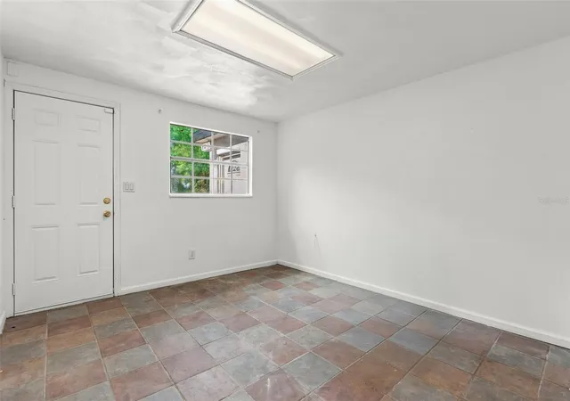 Photo 4 of Sale Pending at 1432 Richmond Ave, Daytona Beach, FL 32117 | MLS# O6429290 | Listing updated on 2026-10-06