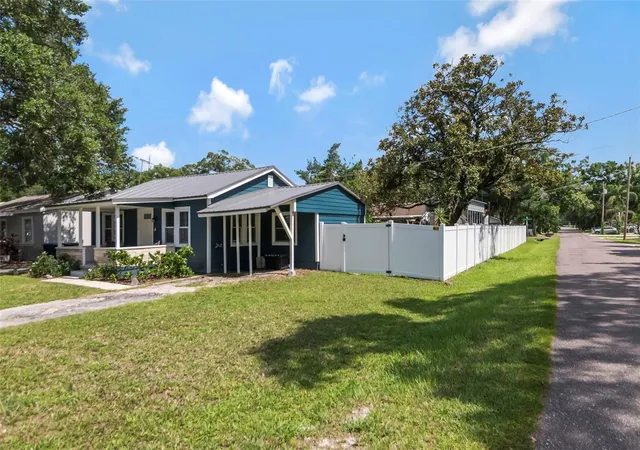 3rd image of 1716 W Sitka St, Tampa, FL 33604 | MLS# TB8534061