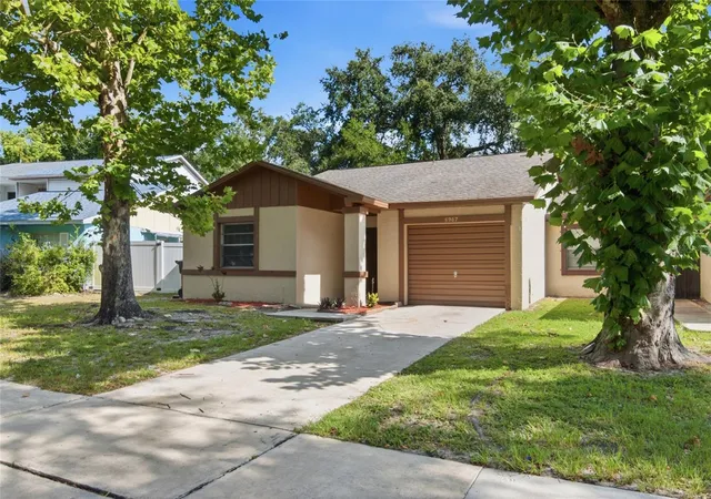 2nd image of 5967 Fish Ct, Orlando, FL 32807 | MLS# O6429303