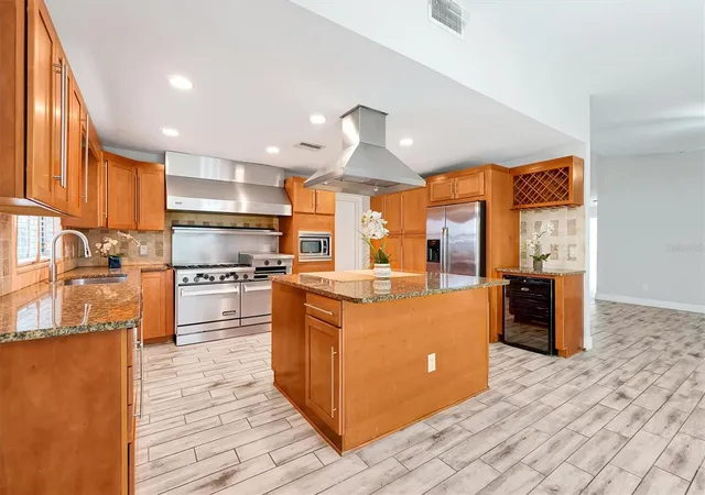 Photo 4 of Single family home for sale at 8405 Waialae Ct, Orlando, FL 32819 | MLS# O6429304 | Listing updated on 2026-08-16