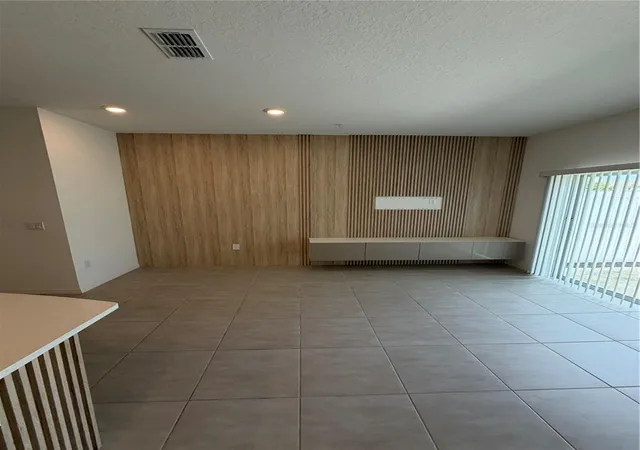 Photo 3 of Townhouse for sale at 4870 Spangle Dr, Saint Cloud, FL 34769 | MLS# S5154664 | Listing updated on 2026-09-01