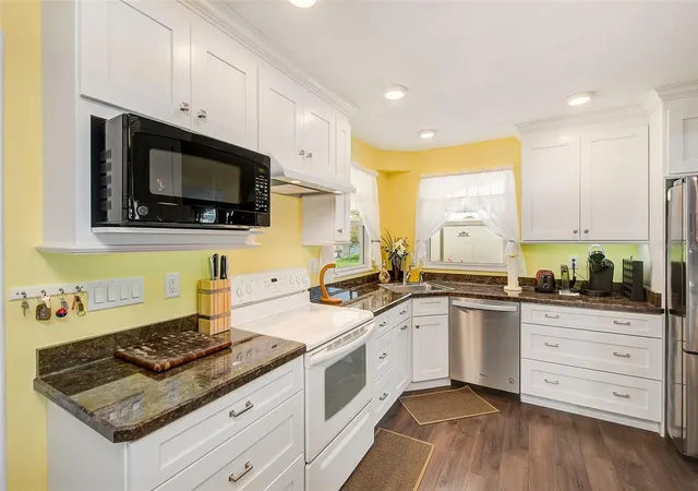 Photo 3 of Manufactured home for sale at 1100 Belcher Rd S #759, Largo, FL 33771 | MLS# TB8534090 | Listing updated on 2026-10-09