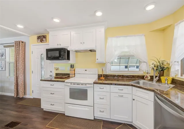 Photo 4 of Manufactured home for sale at 1100 Belcher Rd S #759, Largo, FL 33771 | MLS# TB8534090 | Listing updated on 2026-10-09