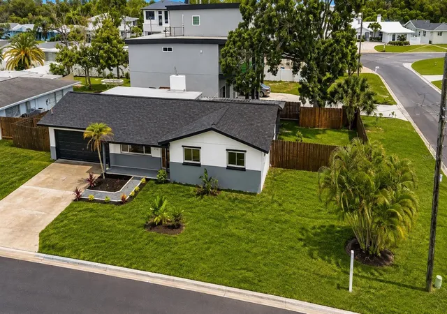 Photo 3 of Single family home for sale at 212 Driftwood Pl, Palm Harbor, FL 34683 | MLS# TB8534105 | Listing updated on 2026-10-01