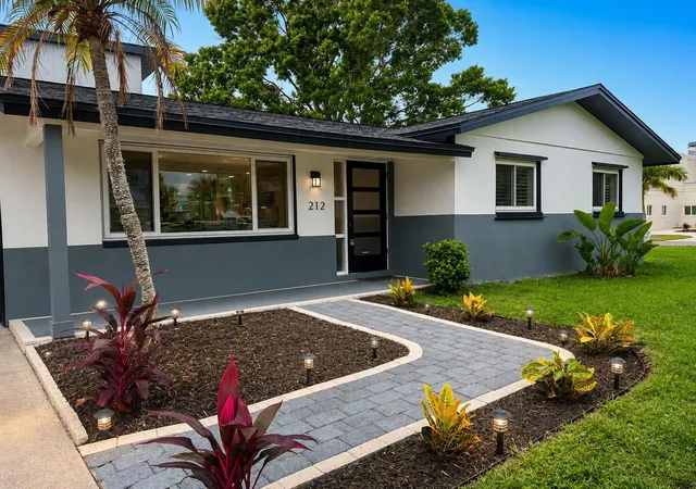 Photo 3 of Single family home for sale at 212 Driftwood Pl, Palm Harbor, FL 34683 | MLS# TB8534105 | Listing updated on 2026-10-01