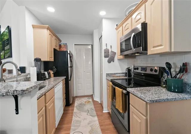 2nd image of 962 Newcastle Cir, LAKE MARY, FL 32746