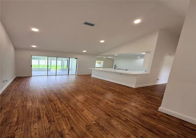 5th image of 9207 Mill Cir, Tampa, FL 33647 | MLS# TB8534131