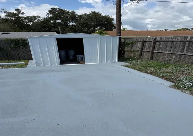 Photo 4 of Sale Pending at 4416 Cobia Dr, Tampa, FL 33617 | MLS# TB8534132 | Listing updated on 2026-09-01
