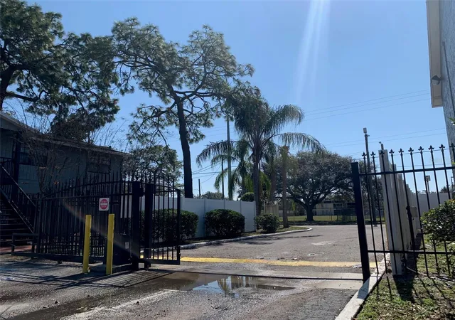 Listing Photo 2 - Condo for sale in building located at 203 Poinsettia Pine Ct, TAMPA, FL 33612 - Unit #102
