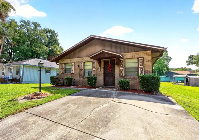 Photo 3 of Single family home for sale at 1809 Strickland Ave, Sanford, FL 32771 | MLS# O6429359 | Listing updated on 2026-09-18