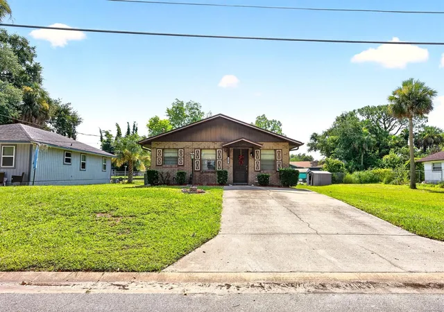 Photo 3 of Single family home for sale at 1809 Strickland Ave, Sanford, FL 32771 | MLS# O6429359 | Listing updated on 2026-09-18