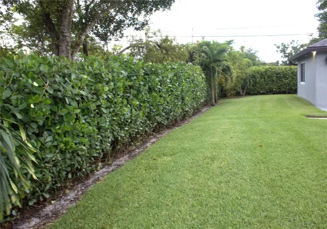 Photo 25 of Single family home for sale at 12480 Sw 2nd Street, Plantation, FL 33325 | MLS# TB8534152 | Listing updated on 2026-08-29