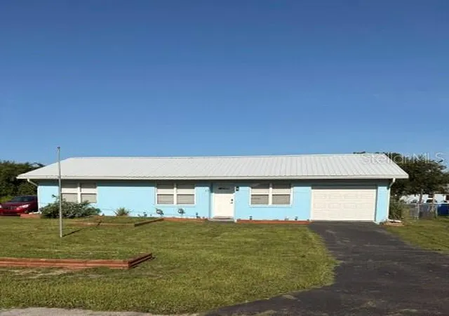 Photo 1 of Single family home for sale at 113 White Ave Ne, Lake Placid, FL 33852 | MLS# A4701522 | Listing updated on 2026-10-01