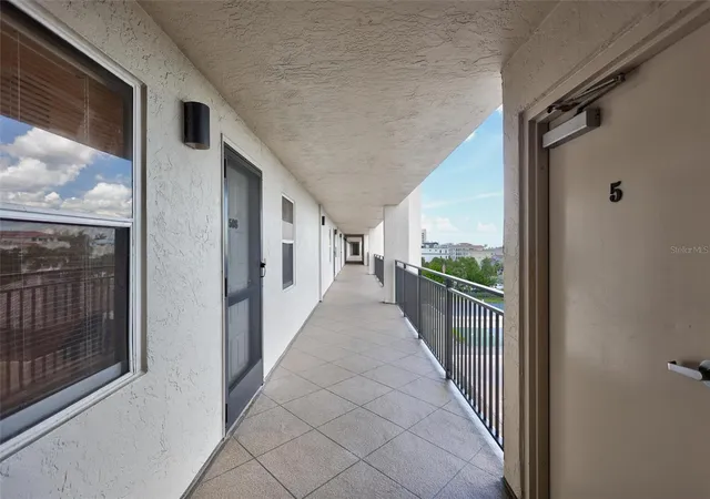 Photo 4 of Condo for sale at 420 Beach Rd #508, Sarasota, FL 34242 | MLS# A4701533 | Listing updated on 2026-08-16